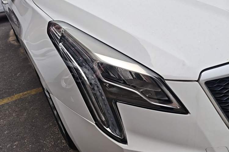 Used Cadillac XTS 2018 28T Tech Edition Right Front Headlight