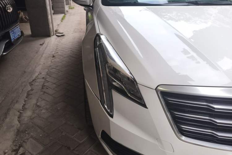Used Cadillac XTS 2018 28T Tech Edition Right Front Headlight