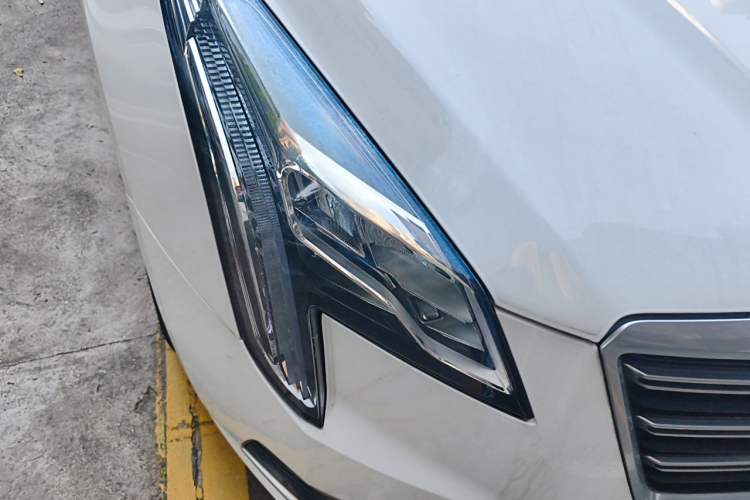 Used Cadillac XTS 2018 28T Tech Edition Right Front Headlight
