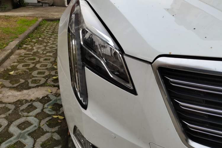 Used Cadillac XTS 2018 28T Elite Edition Right Front Headlight