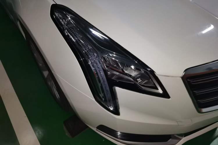Used Cadillac XTS 2018 28T Tech Edition Right Front Headlight