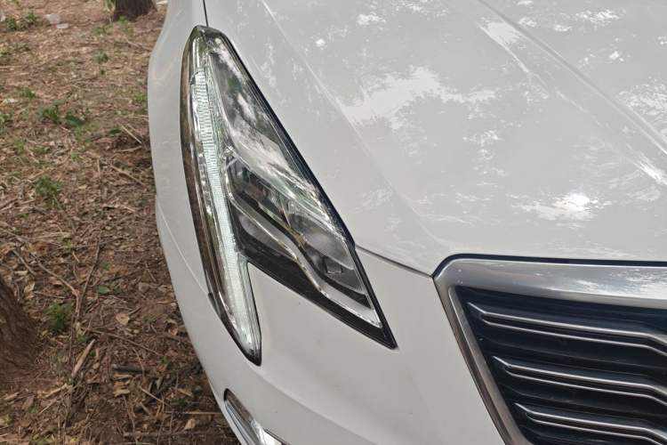 Used Cadillac XTS 2018 28T Tech Edition Right Front Headlight