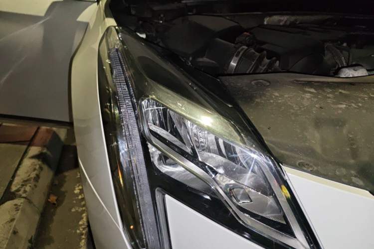 Used Cadillac XTS 2018 28T Tech Edition Right Front Headlight