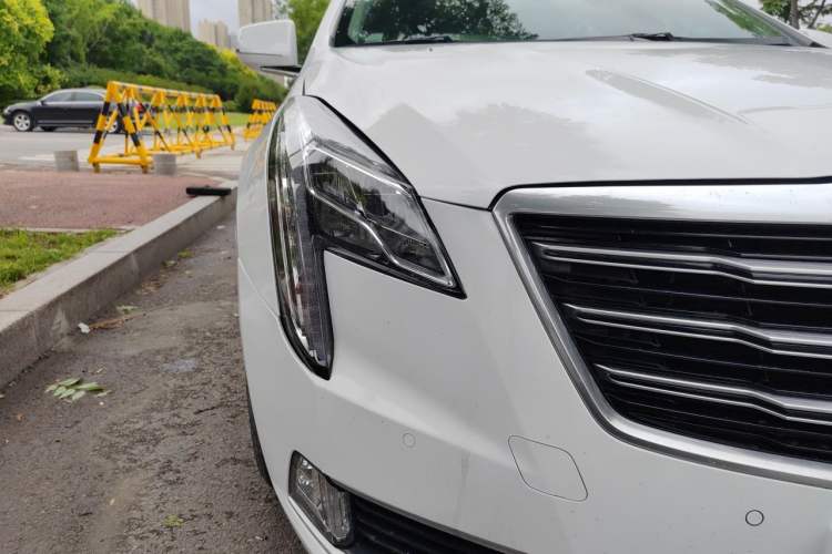 Used Cadillac XTS 2018 28T Elite Edition Right Front Headlight