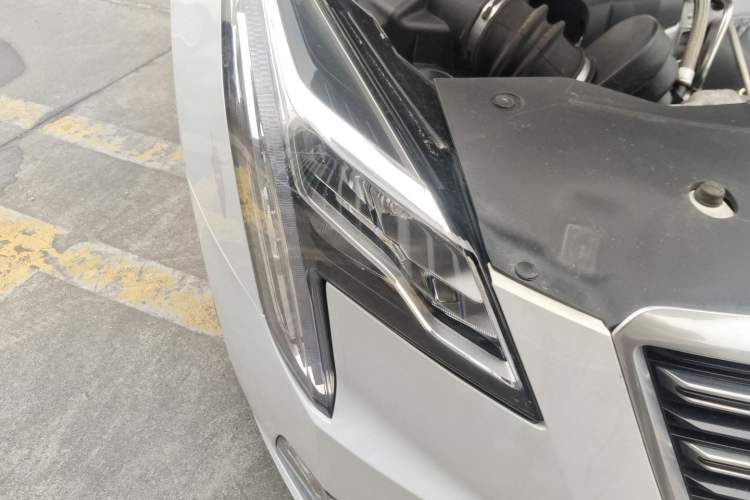 Used Cadillac XTS 2018 28T Elite Edition Right Front Headlight