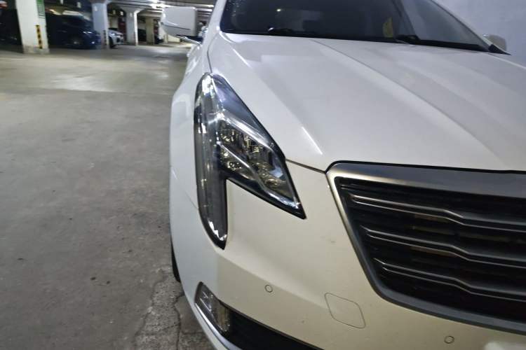 Used Cadillac XTS 2018 28T Elite Edition Right Front Headlight