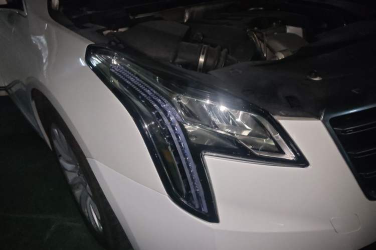 Used Cadillac XTS 2018 28T Tech Edition Right Front Headlight