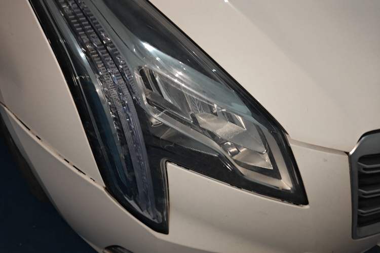 Used Cadillac XTS 2018 28T Luxury Edition Right Front Headlight