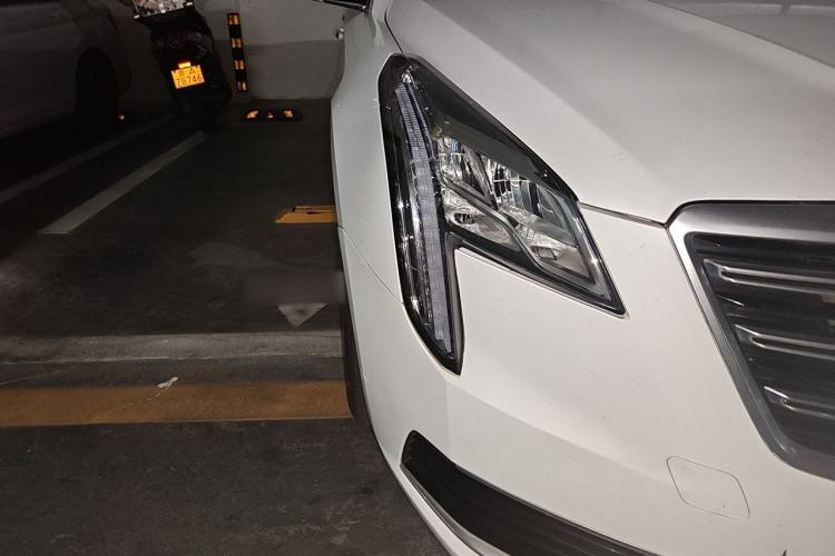 Used Cadillac XTS 2018 28T Tech Edition Right Front Headlight