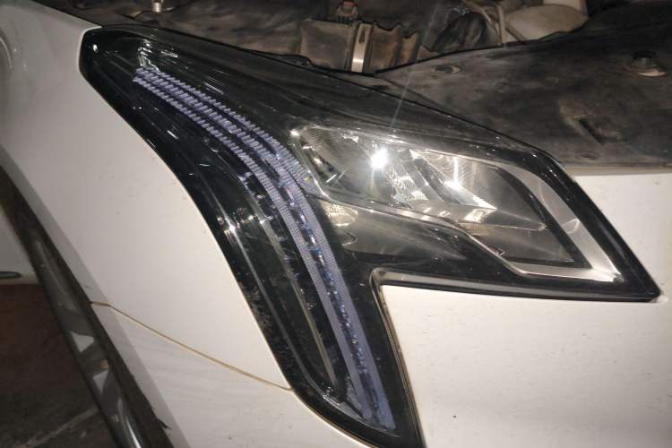 Used Cadillac XTS 2018 28T Luxury Edition Right Front Headlight