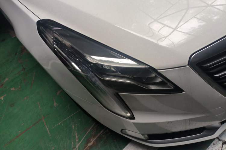 Used Cadillac XTS 2018 28T Elite Edition Right Front Headlight