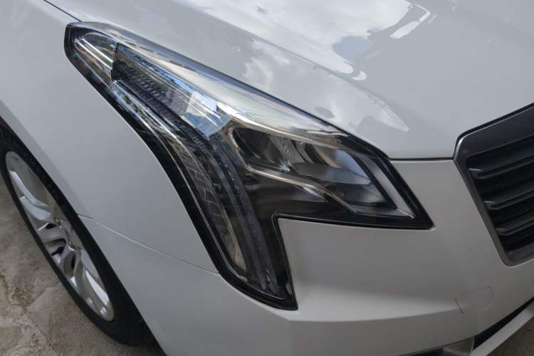 Used Cadillac XTS 2018 28T Tech Edition Right Front Headlight