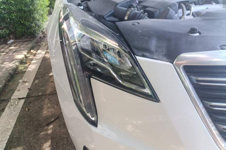 Used Cadillac XTS 2018 28T Tech Edition Right Front Headlight