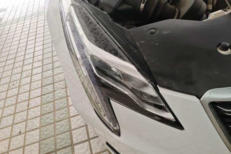 Used Cadillac XTS 2018 28T Tech Edition Right Front Headlight