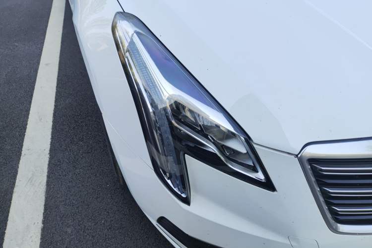 Used Cadillac XTS 2018 28T Tech Edition Right Front Headlight