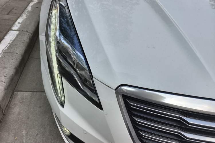 Used Cadillac XTS 2018 28T Luxury Edition Right Front Headlight