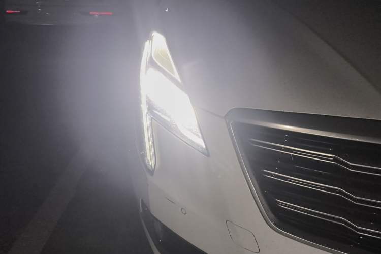 Used Cadillac XTS 2018 28T Luxury Edition Right Front Headlight