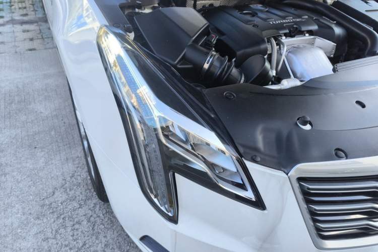 Used Cadillac XTS 2018 28T Tech Edition Right Front Headlight
