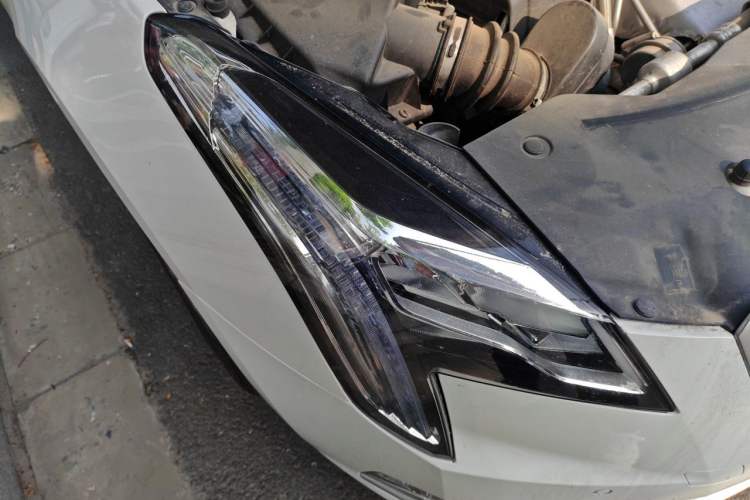 Used Cadillac XTS 2018 28T Tech Edition Right Front Headlight