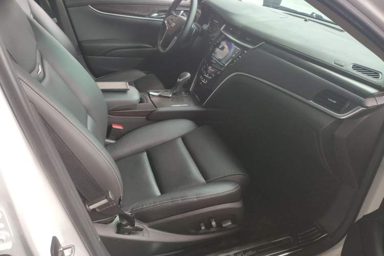 Used Cadillac XTS 2018 28T Elite Edition Right Front Seat