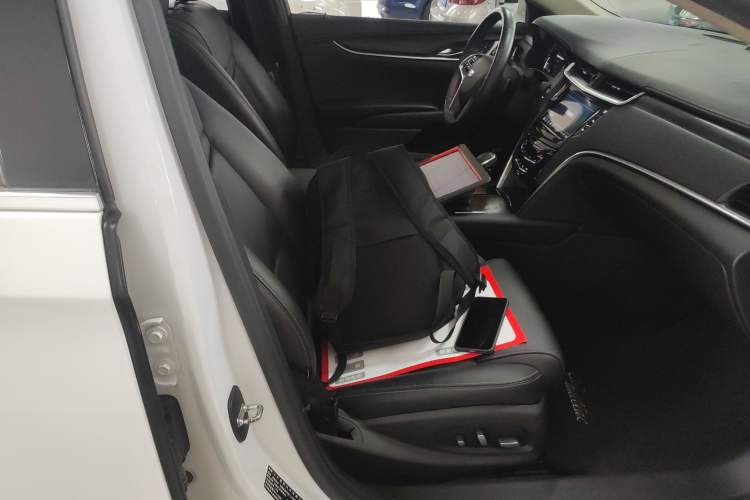 Used Cadillac XTS 2018 28T Elite Edition Right Front Seat