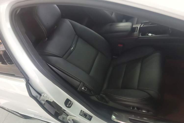 Used Cadillac XTS 2018 28T Elite Edition Right Front Seat