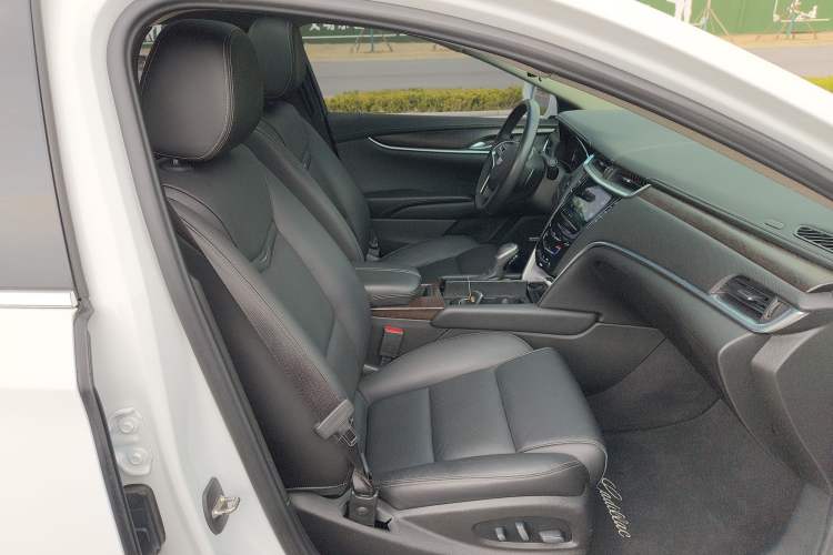 Used Cadillac XTS 2018 28T Elite Edition Right Front Seat