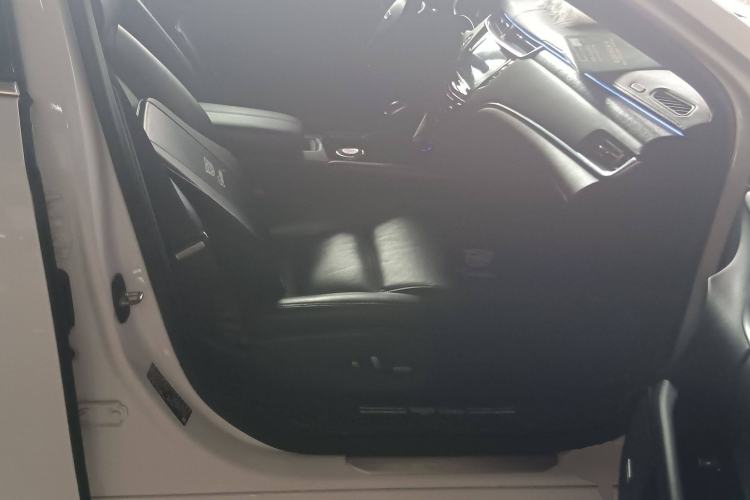 Used Cadillac XTS 2018 28T Elite Edition Right Front Seat