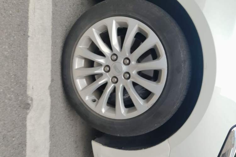 Used Cadillac XTS 2018 28T Elite Edition Right Front Wheel Hub