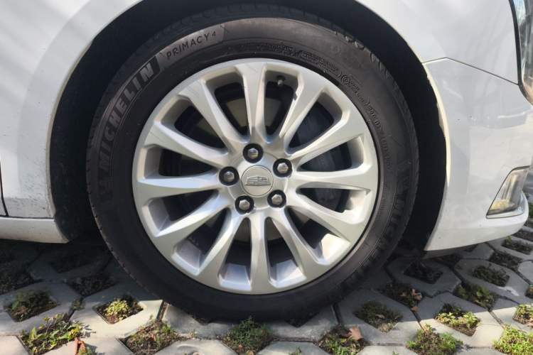 Used Cadillac XTS 2018 28T Elite Edition Right Front Wheel Hub