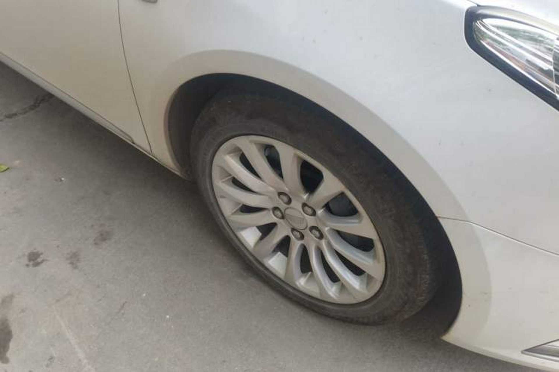 Used Cadillac XTS 2018 28T Elite Edition Right Front Wheel Hub