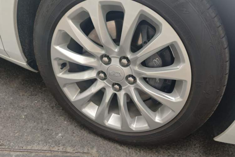 Used Cadillac XTS 2018 28T Tech Edition Right Front Wheel Hub