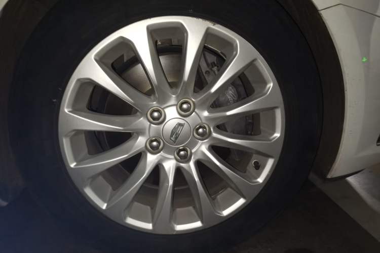 Used Cadillac XTS 2018 28T Luxury Edition Right Front Wheel Hub