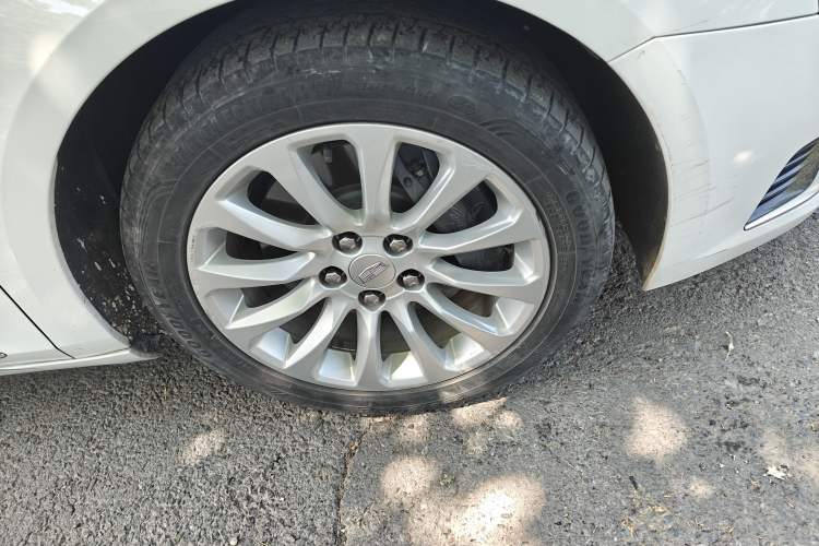 Used Cadillac XTS 2018 28T Tech Edition Right Front Wheel Hub