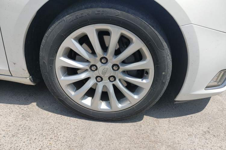 Used Cadillac XTS 2018 28T Elite Edition Right Front Wheel Hub