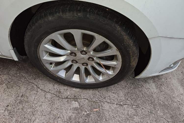 Used Cadillac XTS 2018 28T Elite Edition Right Front Wheel Hub