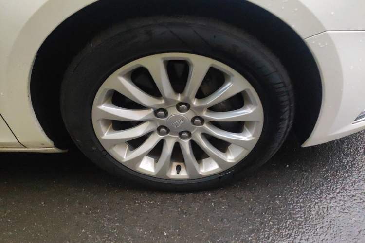 Used Cadillac XTS 2018 28T Elite Edition Right Front Wheel Hub