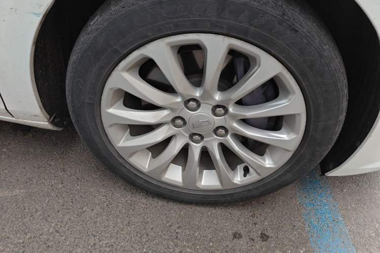 Used Cadillac XTS 2018 28T Tech Edition Right Front Wheel Hub