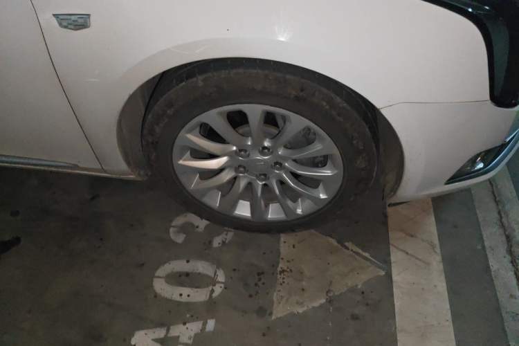 Used Cadillac XTS 2018 28T Elite Edition Right Front Wheel Hub