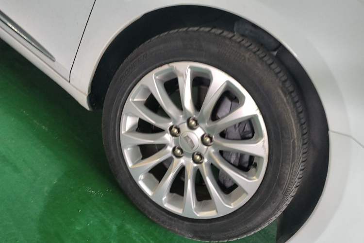 Used Cadillac XTS 2018 28T Elite Edition Right Front Wheel Hub