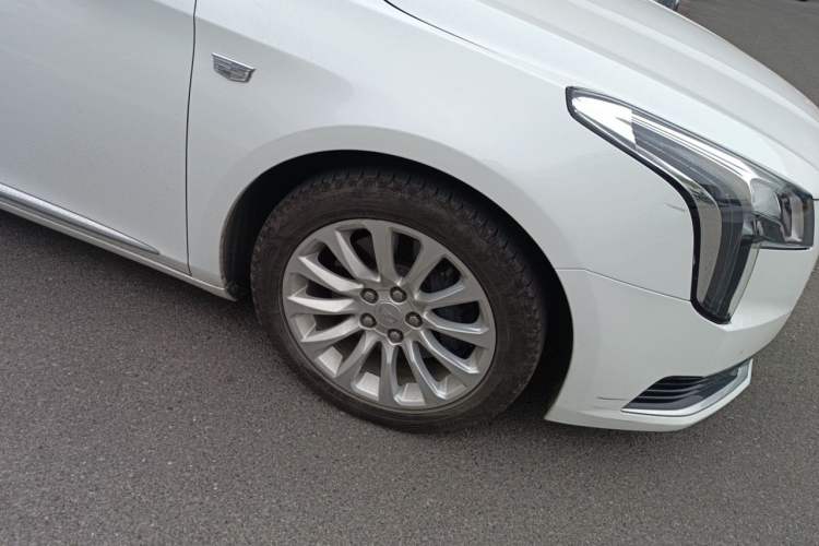 Used Cadillac XTS 2018 28T Tech Edition Right Front Wheel Hub