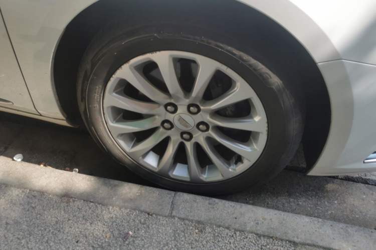 Used Cadillac XTS 2018 28T Tech Edition Right Front Wheel Hub