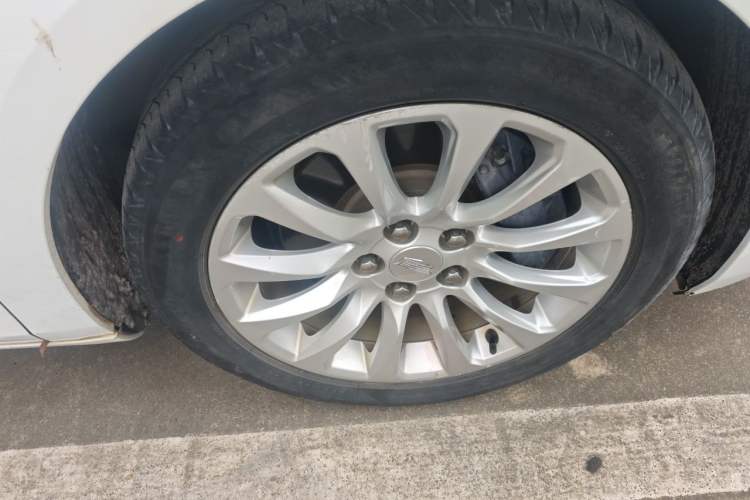 Used Cadillac XTS 2018 28T Elite Edition Right Front Wheel Hub