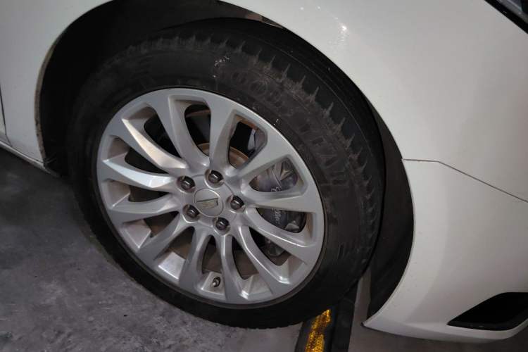 Used Cadillac XTS 2018 28T Tech Edition Right Front Wheel Hub