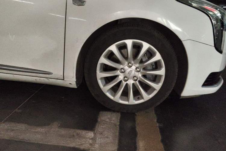 Used Cadillac XTS 2018 28T Tech Edition Right Front Wheel Hub