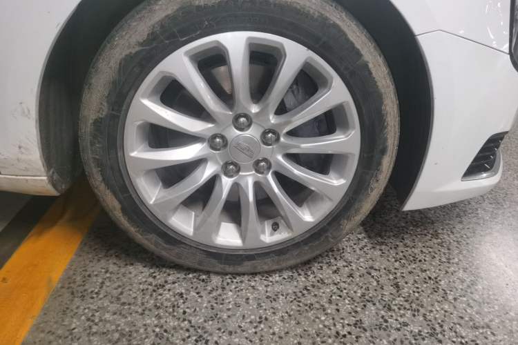 Used Cadillac XTS 2018 28T Tech Edition Right Front Wheel Hub