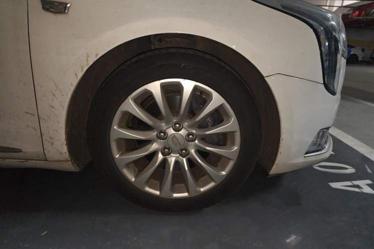 Used Cadillac XTS 2018 28T Elite Edition Right Front Wheel Hub