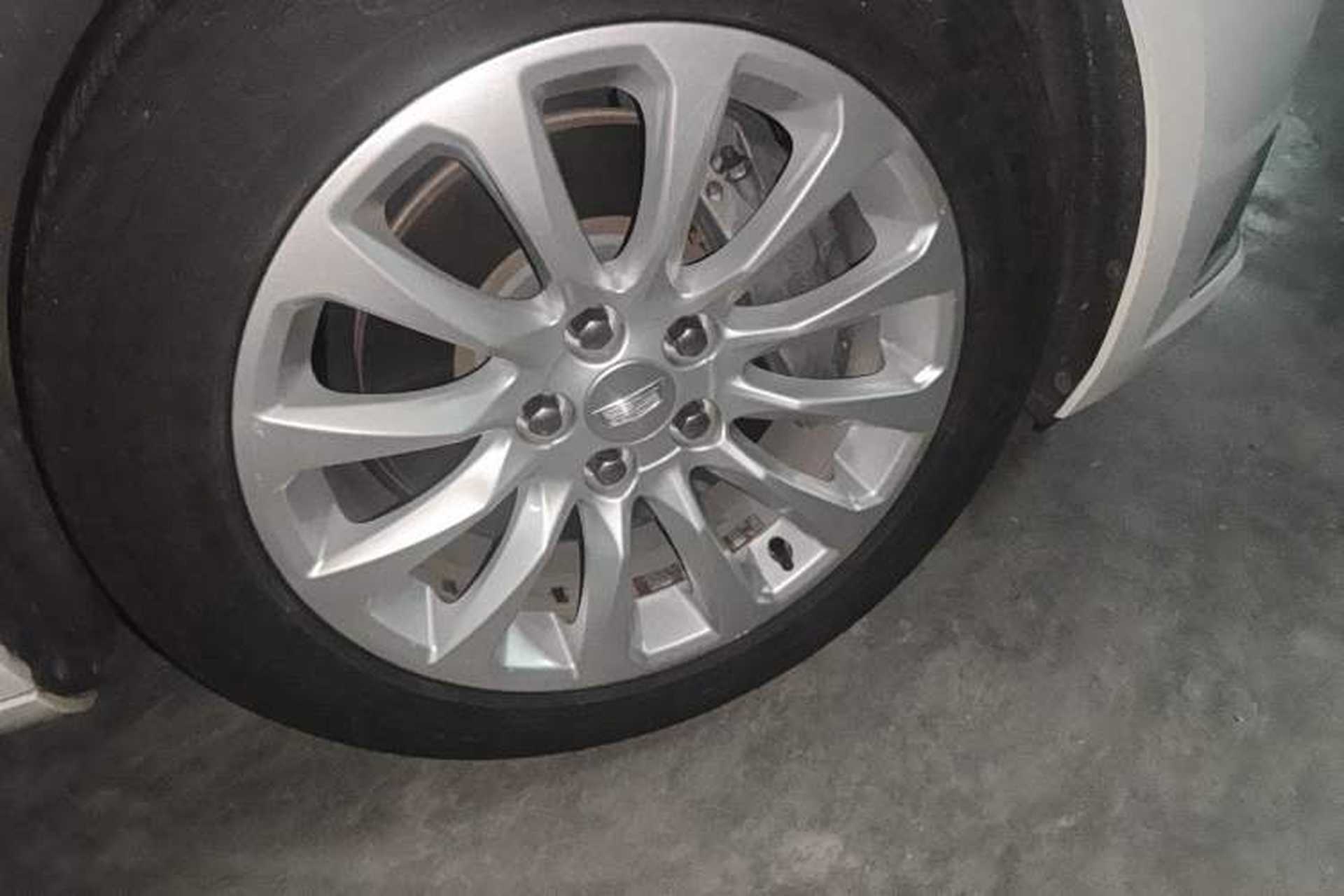 Used Cadillac XTS 2018 28T Elite Edition Right Front Wheel Hub