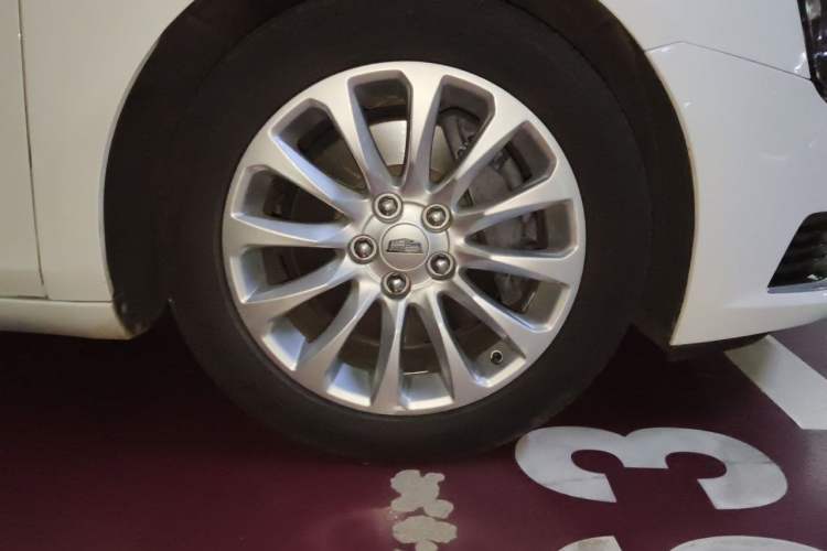 Used Cadillac XTS 2018 28T Tech Edition Right Front Wheel Hub