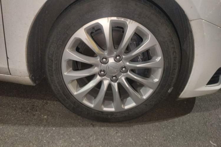 Used Cadillac XTS 2018 28T Tech Edition Right Front Wheel Hub